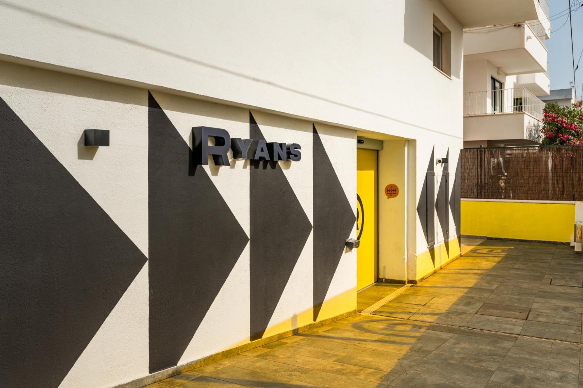 Apartahotel Ryans - Only Adults Ibiza
