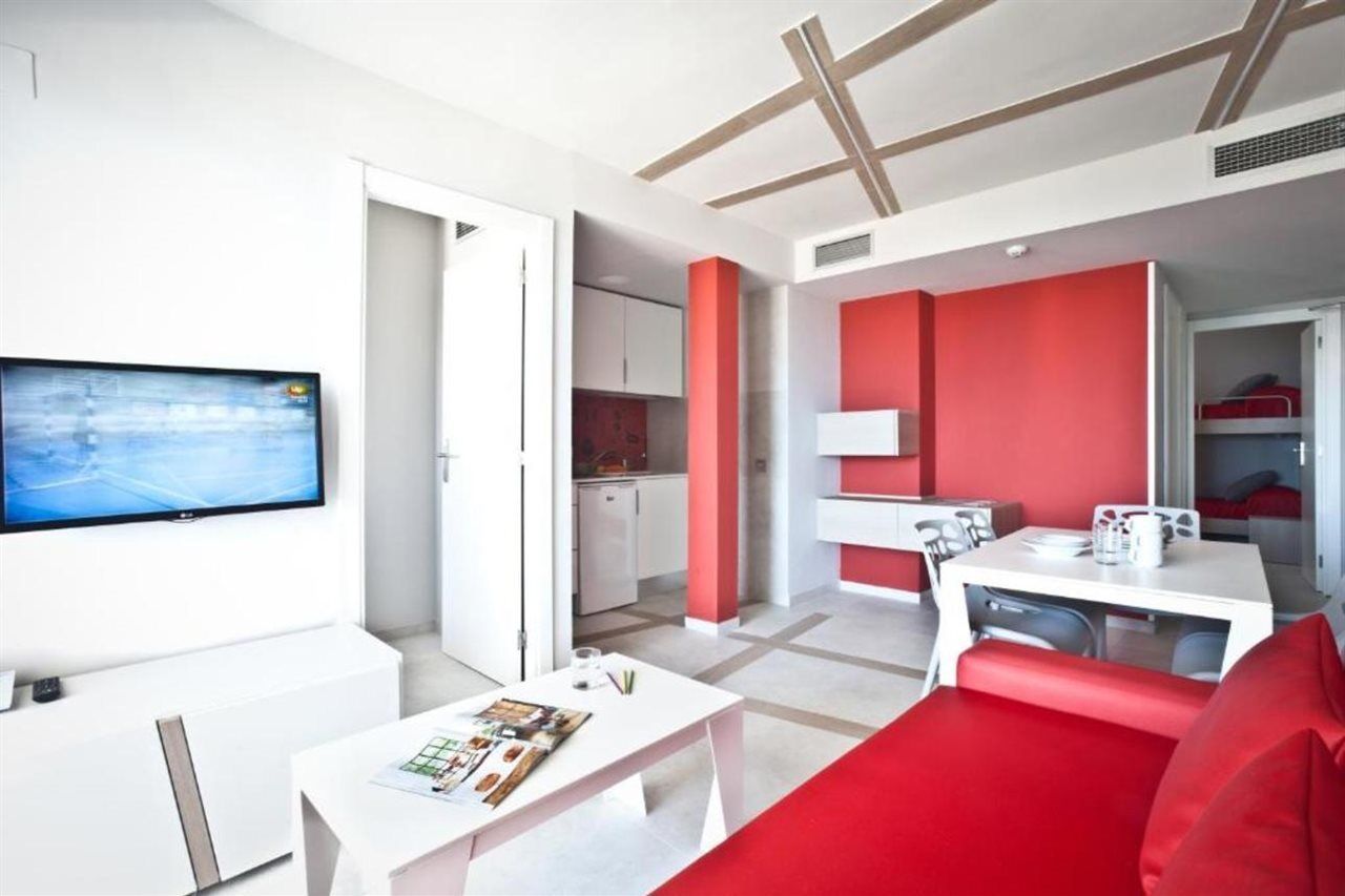 Ryans - Only Adults Apartahotel 3*