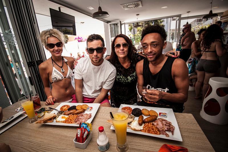 Ryans - Only Adults Apartahotel 3*