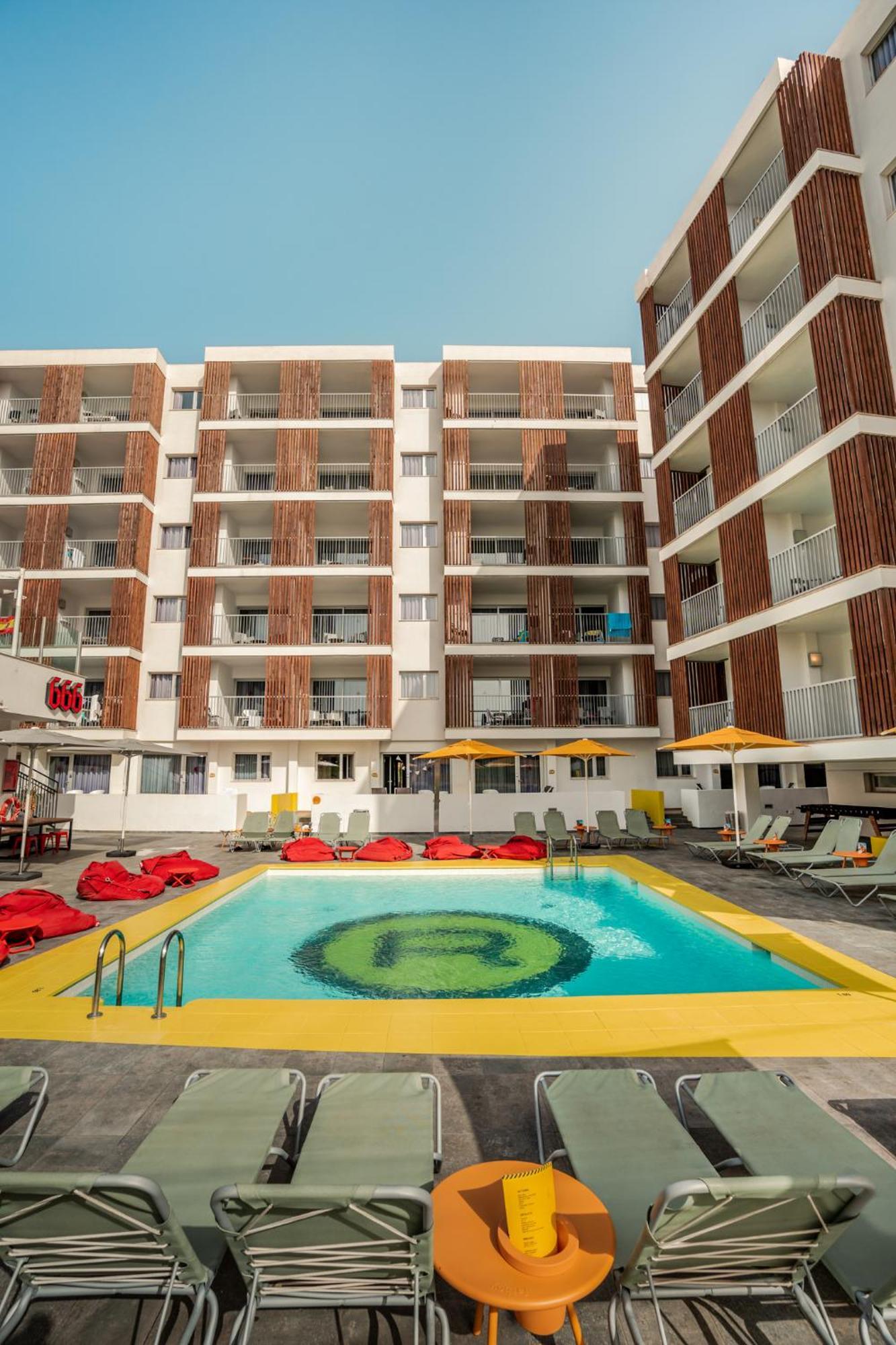 Ryans - Only Adults Aparthotel 3*